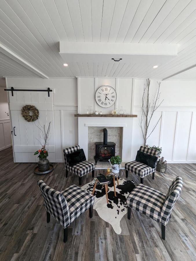 Autumn Lane B&B, Farmhouse Elegance & Stunning Lakeviews West Kelowna Buitenkant foto