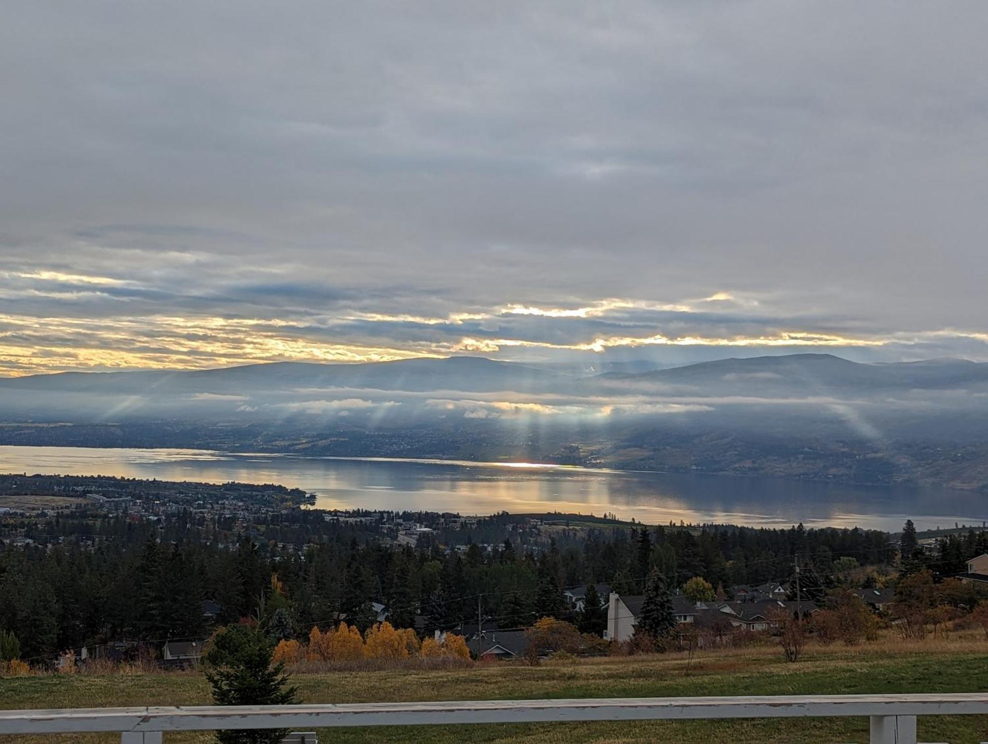 Autumn Lane B&B, Farmhouse Elegance & Stunning Lakeviews West Kelowna Buitenkant foto