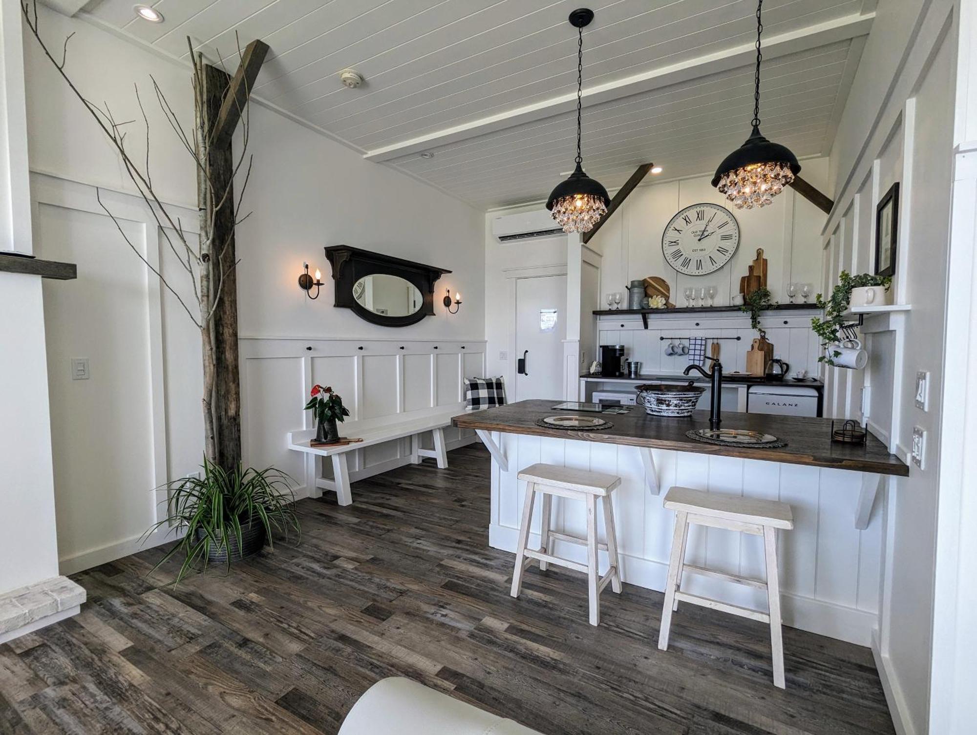 Autumn Lane B&B, Farmhouse Elegance & Stunning Lakeviews West Kelowna Buitenkant foto