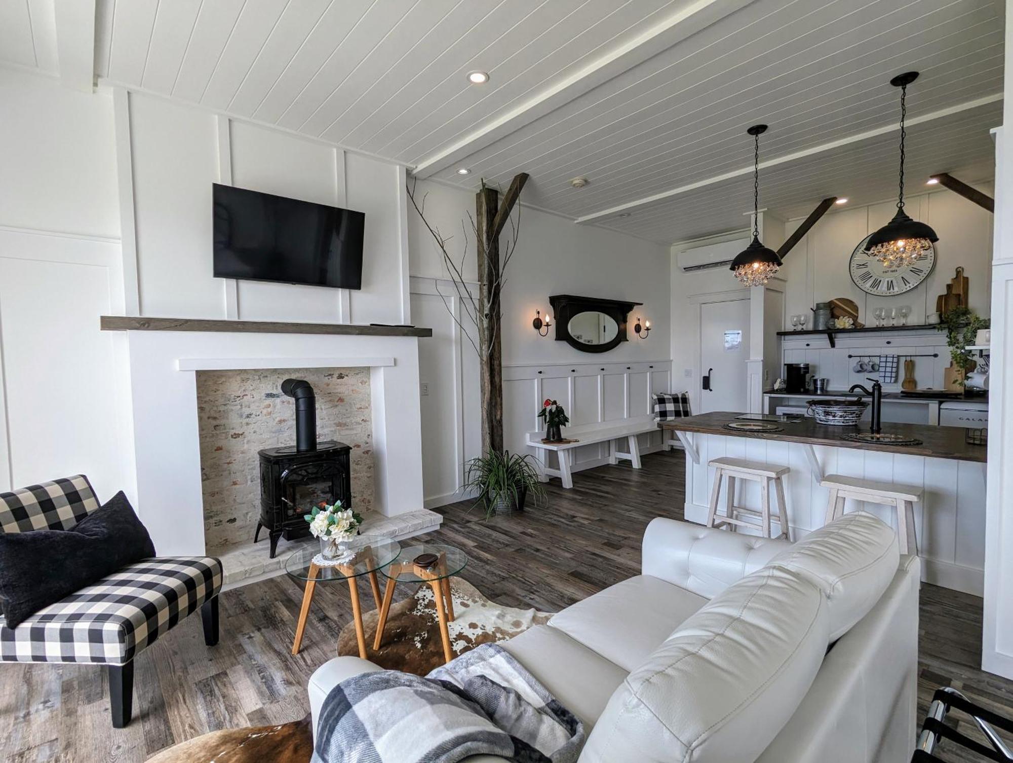Autumn Lane B&B, Farmhouse Elegance & Stunning Lakeviews West Kelowna Buitenkant foto