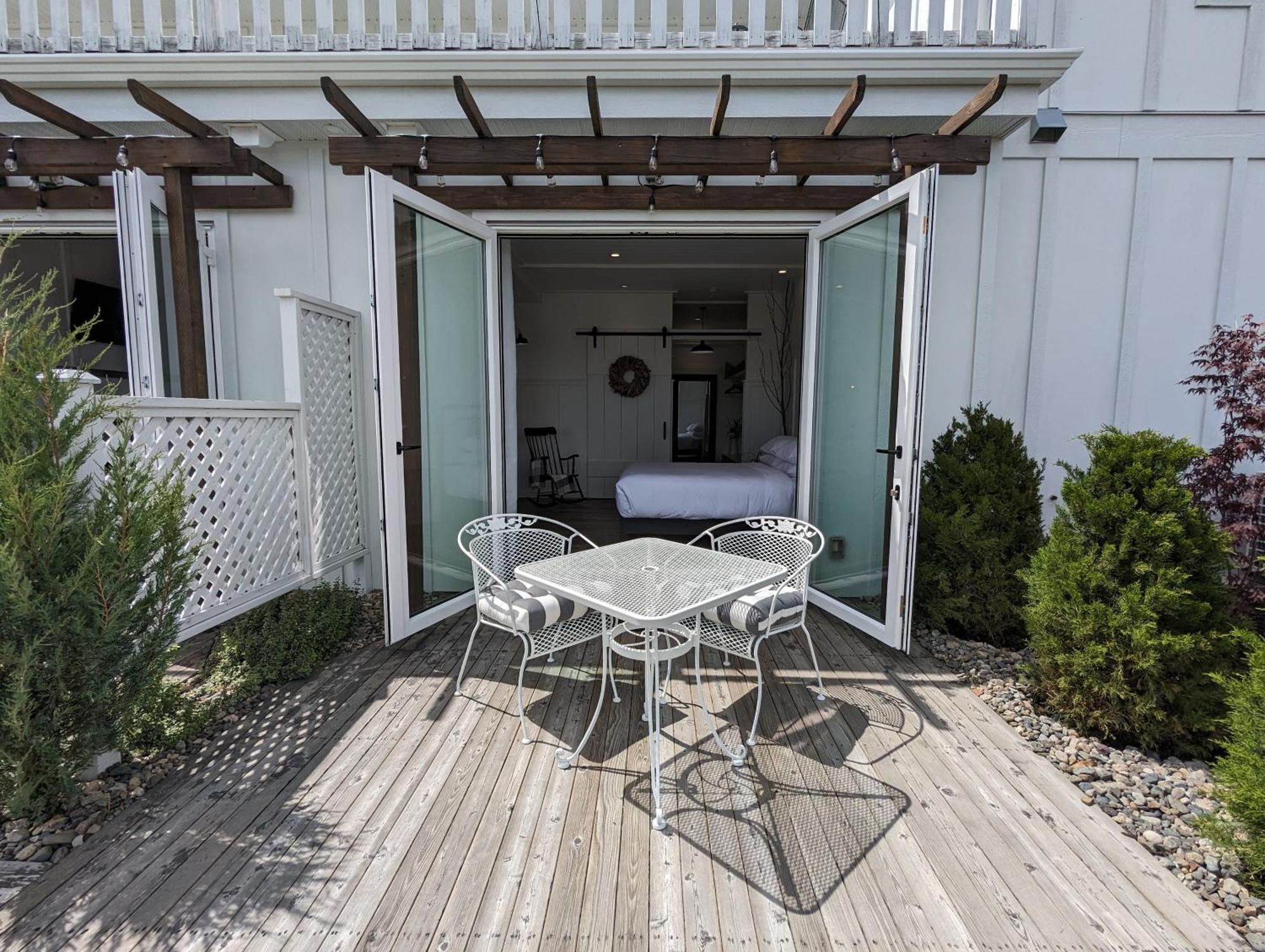 Autumn Lane B&B, Farmhouse Elegance & Stunning Lakeviews West Kelowna Buitenkant foto