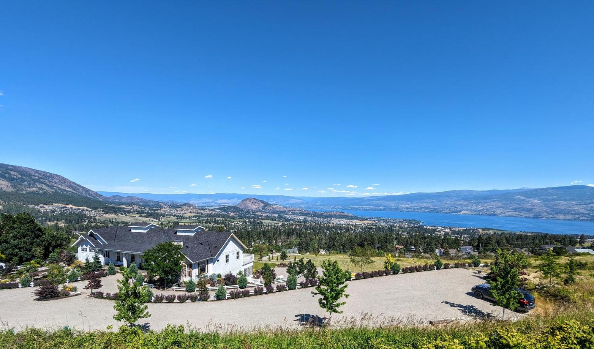 Autumn Lane B&B, Farmhouse Elegance & Stunning Lakeviews West Kelowna Buitenkant foto